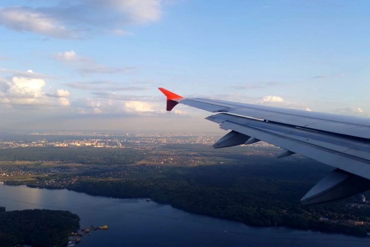 Потенциал производства биотоплива: когда самолеты станут чище?