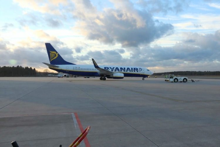 Рейс авиакомпании Ryanair задержали, так как экипаж не мог посчитать пассажиров