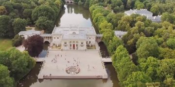 Акт вандализма модели из Instagram осуждает общественность