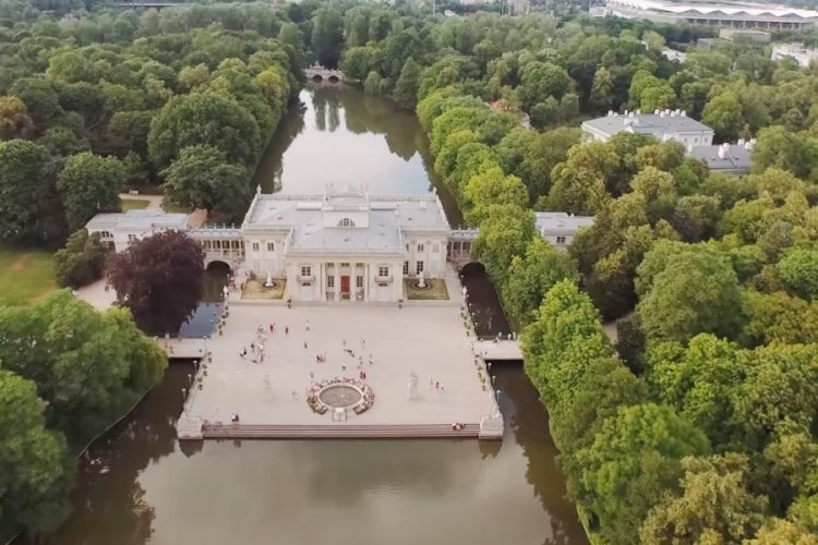 Акт вандализма модели из Instagram осуждает общественность