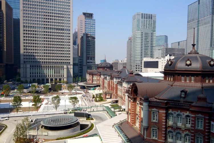 Город в префектуре Канагава (Япония) просит не есть на улице