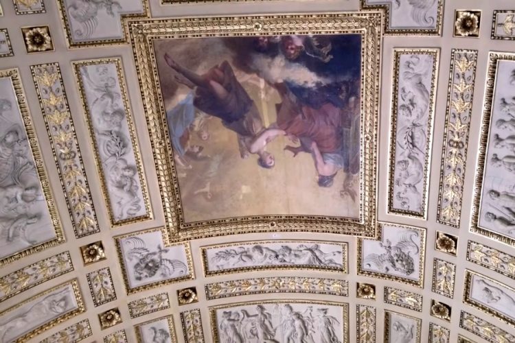 Лувр закрыли из-за забастовки работников