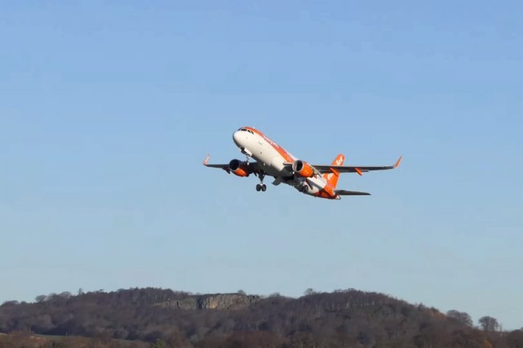 В аэропорту Манчестера полиция арестовала дебоширов