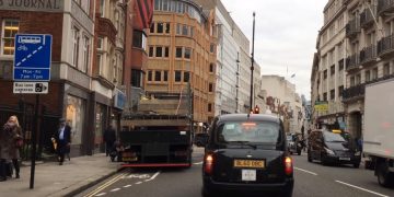 Грань между людьми и технологиями показывает выставка в Барбикане