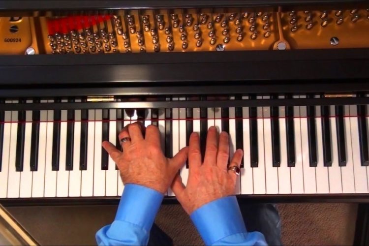 Пианино Джона Леннона покажут в Далласе 8-11 мая