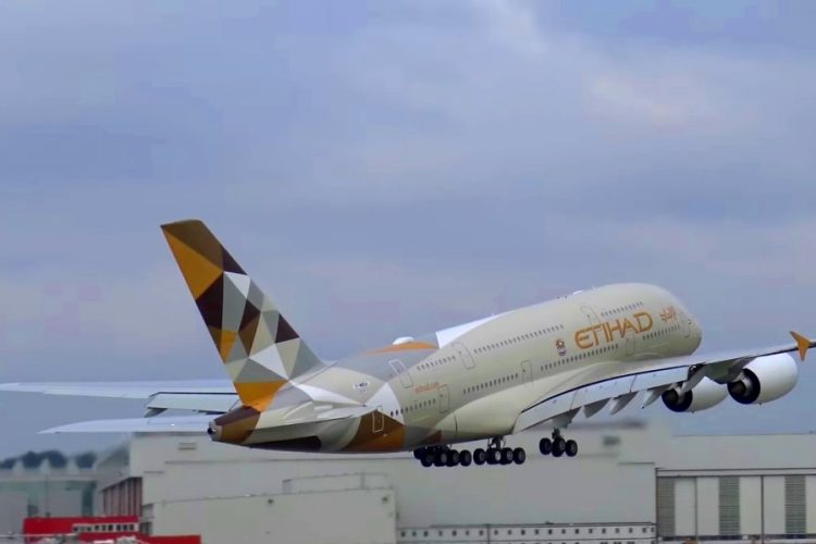 Etihad Airways продолжает программу бесплатного размещения