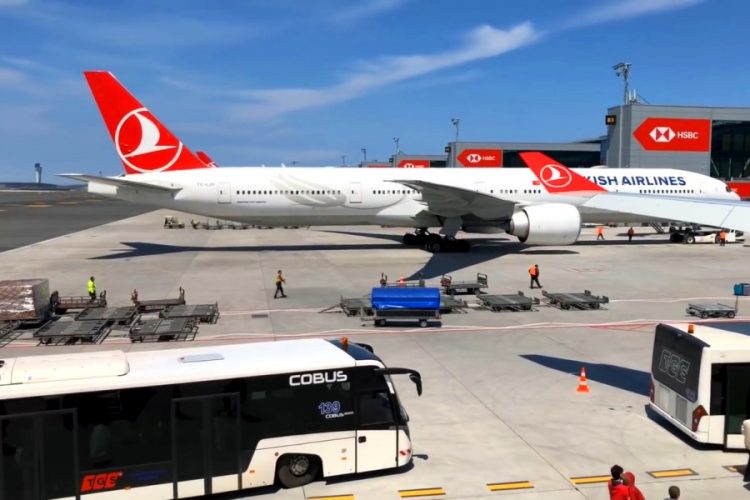 Новый аэропорт Стамбула не может принять все рейсы из-за ветров