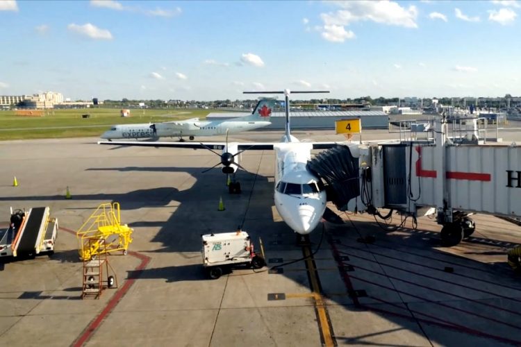 Пилот WestJet обжег глаза лазерным лучом