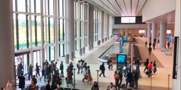 Авиакомпании ОАЭ пока не меняют маршруты полетов над Персидским заливом