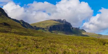 Туристка потеряла камеру со снимками топлес на острове Скай