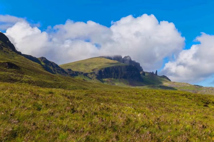 Туристка потеряла камеру со снимками топлес на острове Скай