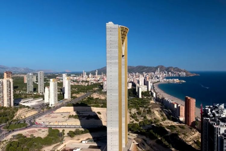 Власти Бенидорма обещают собрать черный список хулиганов