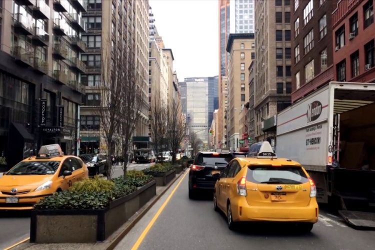 Презентацию картин современного художника Р. Блекнера открывает галерея в Нью-Йорке