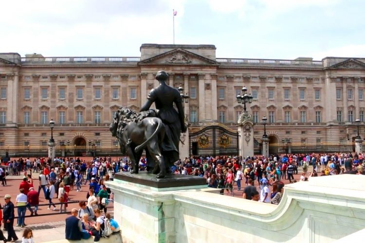 Более 200 рисунков Леонардо да Винчи покажут в Букингемском дворце