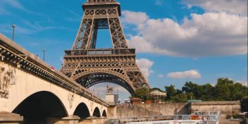 Эйфелева башня откроет "страшный" аттракцион 11 июня