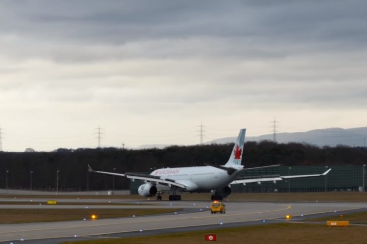 В аэропорту Манчестера задержалось более 10 000 пассажиров