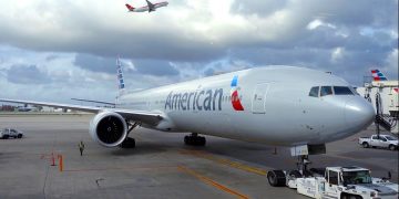 American Airlines подала в суд на своих механиков