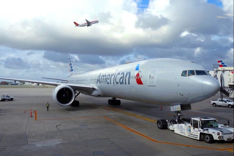 American Airlines подала в суд на своих механиков