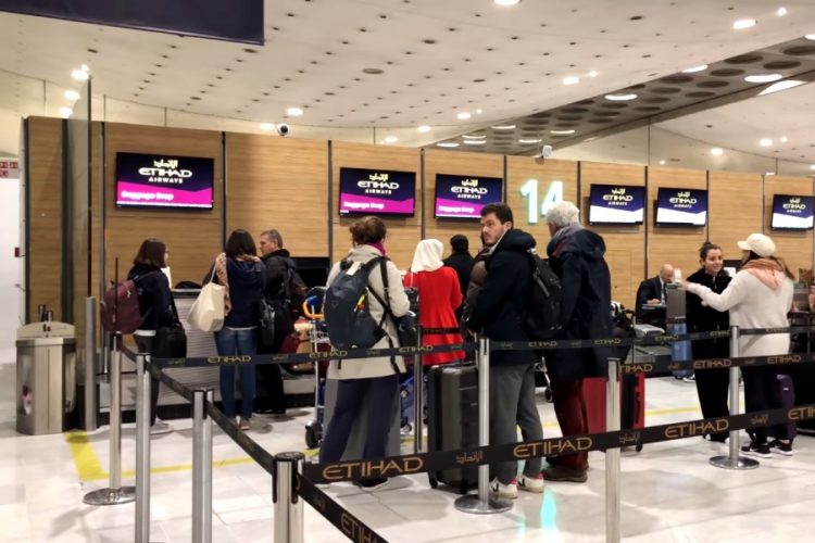 Etihad Airways предоставляет пожилым пассажирам спецтарифы