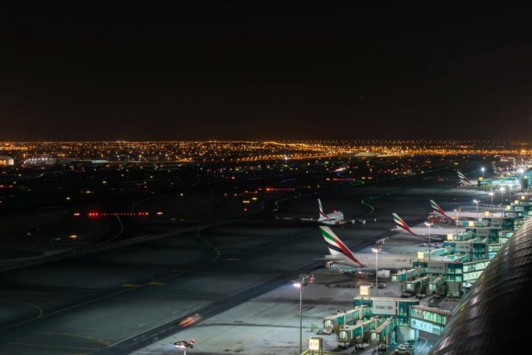 Самолет в Дубае мог упасть из-за того, что рядом садился большой лайнер