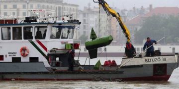 В центре Будапешта затонул корабль с туристами - чиновники разбираются в ситуации