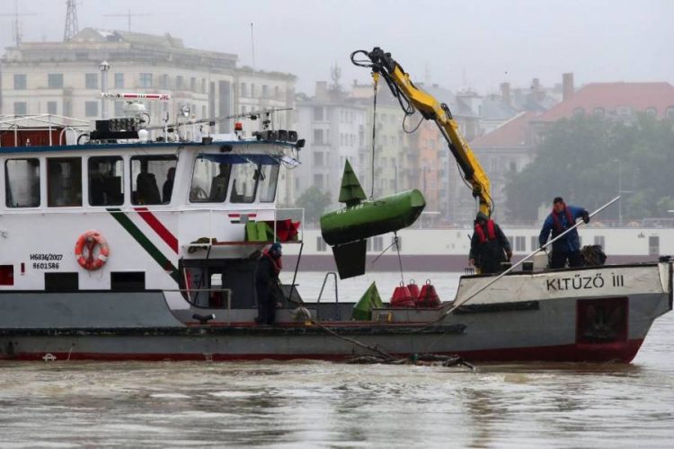 В центре Будапешта затонул корабль с туристами - чиновники разбираются в ситуации