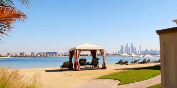 Дубай открыл торговый центр в саду