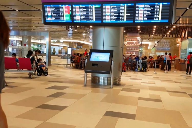 Пассажирка пыталась задержать самолет, чтобы дочь успела посетить магазины