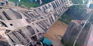 новость 26-06-2019 Поезд с пассажирами сошел с рельсов в Бангладеше