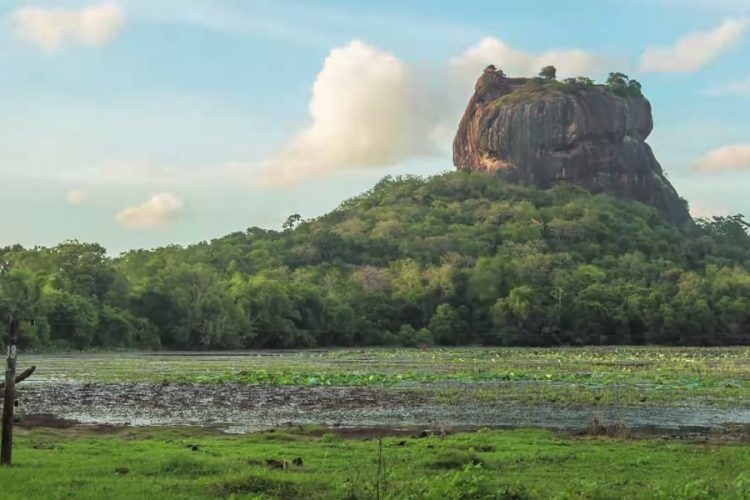 новость 03-06-2019 Туристический сектор Шри-Ланки фиксирует миллиардные убытки