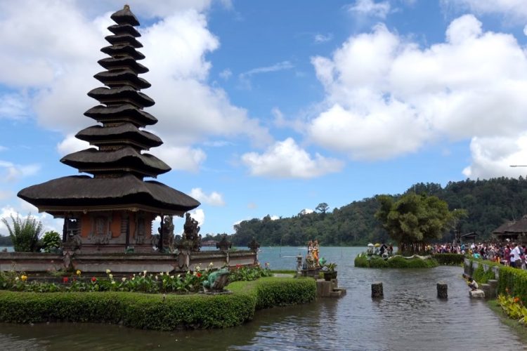 Туры для пенсионеров начали комбинировать с детскими