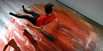 На фестивале в Северной Ирландии предлагают пройтись по лицу Трампа