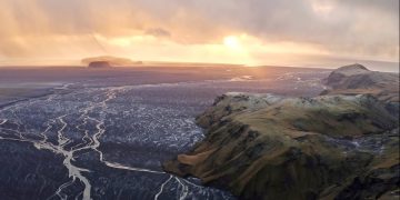 Общественность осуждает российского блогера за выходку в Исландии