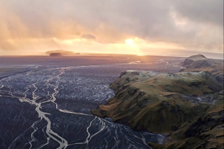 Общественность осуждает российского блогера за выходку в Исландии