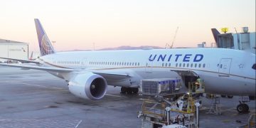 American Airlines собирается отправить сотрудников в полет на Boeing 737 MAX