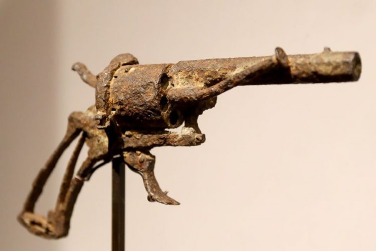 Револьвер, которым застрелился Винсент Ван Гог, продадут на аукционе