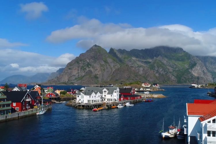 Остров в северной Норвегии привлекает туристов отсутствием ночей