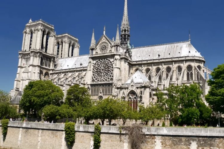 Средства на восстановление собора Нотр-Дам до сих пор не поступают на счет