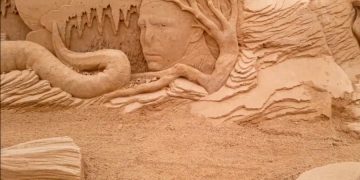 На Фестивале песчаных скульптур в Германии построили самый высокий замок