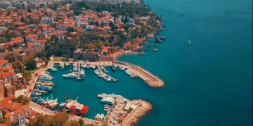 Рекордное количество пляжей Анталии получили Голубой флаг