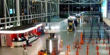 Сотрудники аэропорта Бристоля задержали мужчину, перевозившего 38 кг. наркотиков