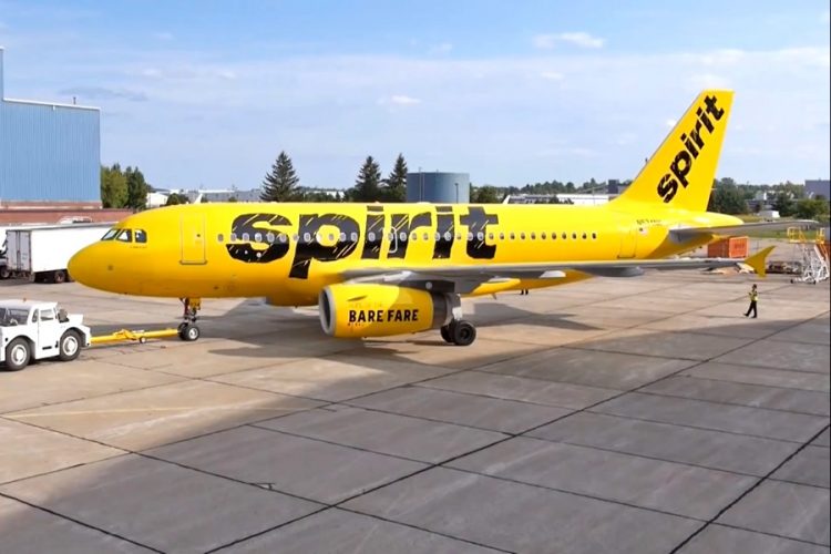 Авиакомпания Spirit Airlines внесла пассажира в пожизненный черный список
