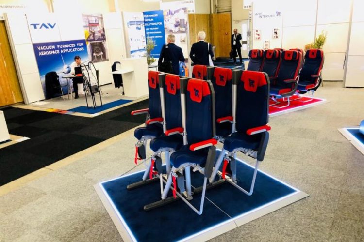 Эксперты обсуждают новый вариант стоячего места в самолете