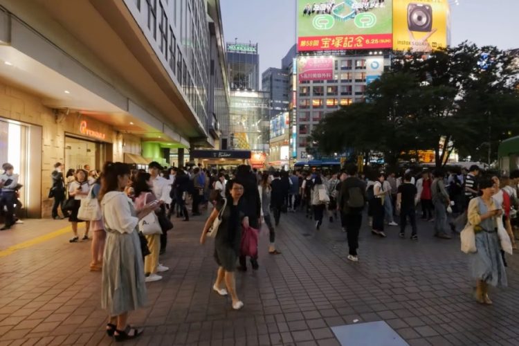 Японию активно заселяют мигранты - останется ли место для туристов?