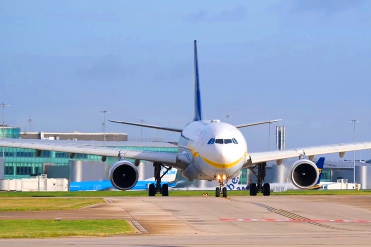 Пассажир Jet Airways получил пожизненный национальный бан за попытку угнать самолет