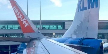 В амстердамском аэропорту Схипхол столкнулись 2 самолета