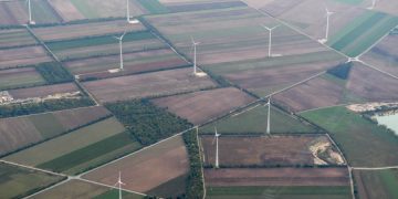 Пассажирку пытались посадить на разные места с ребенком