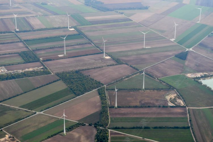 Пассажирку пытались посадить на разные места с ребенком