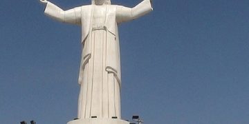 новость 19-07-2019 Статуя Христа в Перу вызвала массу противоречий