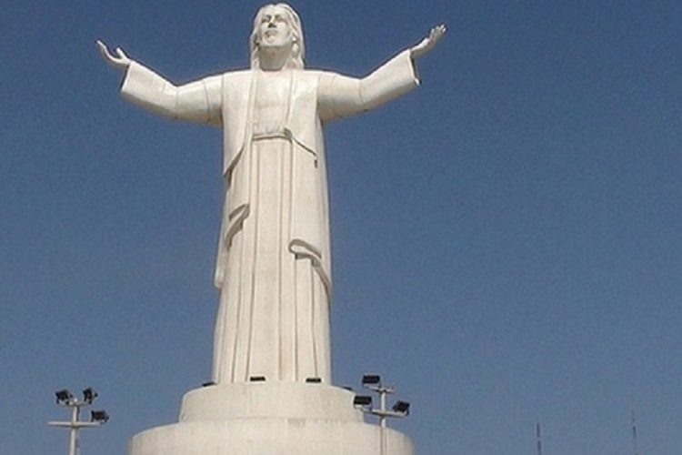 новость 19-07-2019 Статуя Христа в Перу вызвала массу противоречий